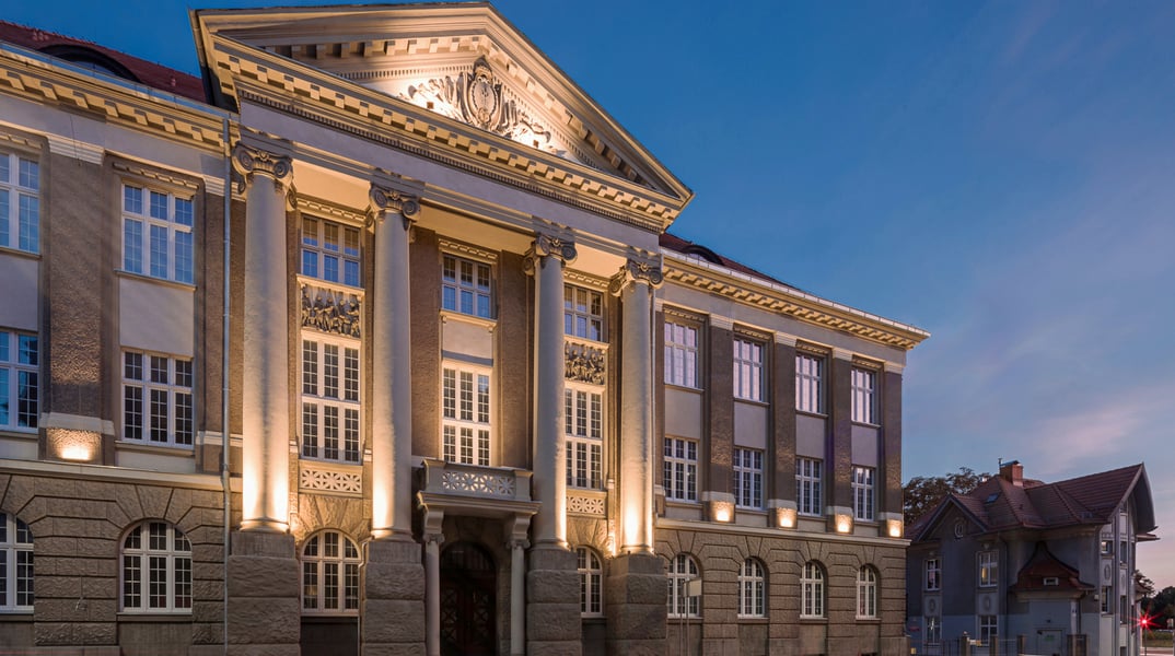 Biura Budynek Dawnej Dyrekcji Huty, Gliwice - biura na wynajem
